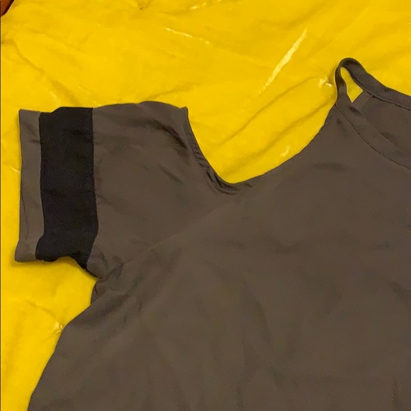 Crop top - Picture 2 of 3